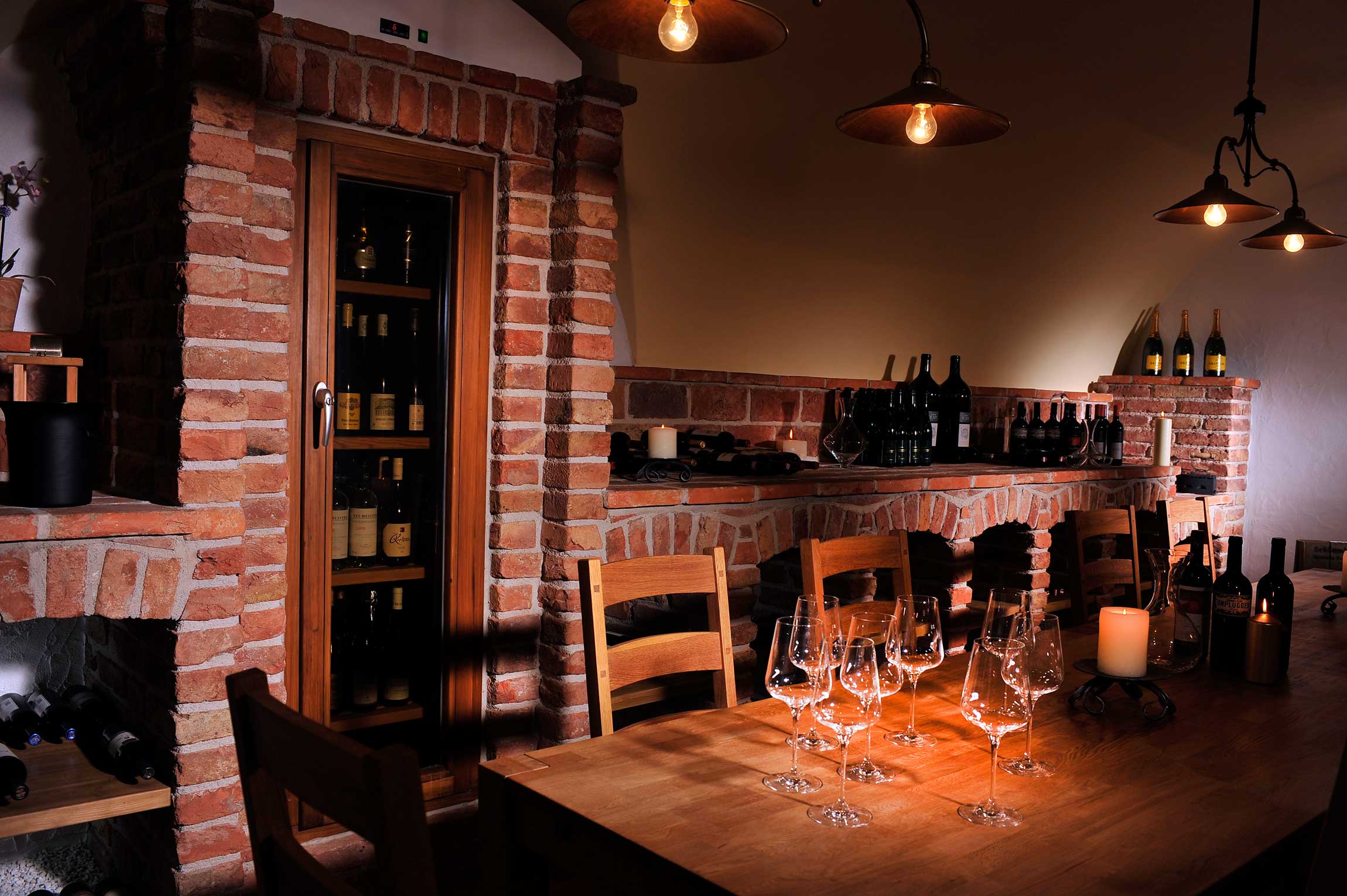 Urige Vinothek im Frodlhof