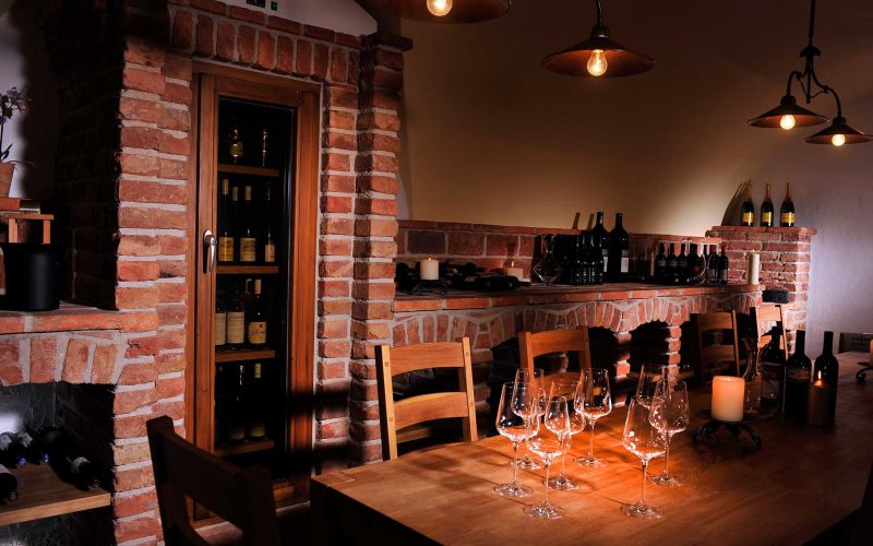 Urige Vinothek im Frodlhof